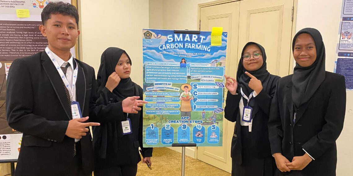 Nasywa Nurfajri Dalu, Farel Misilu, Annisa Fachryani Ibrahim, dan Hikmatul Ulya Fajriani Umar berhasil meraih juara di ajang 2nd International Youth Summit (IYS) 2024 yang berlangsung di Kuala Lumpur, Malaysia, pada 9-10 November 2024.(Foto : Istimewa).