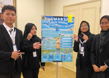 Nasywa Nurfajri Dalu, Farel Misilu, Annisa Fachryani Ibrahim, dan Hikmatul Ulya Fajriani Umar berhasil meraih juara di ajang 2nd International Youth Summit (IYS) 2024 yang berlangsung di Kuala Lumpur, Malaysia, pada 9-10 November 2024.(Foto : Istimewa).