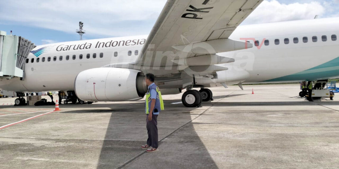 Pesawat maskapai Garuda Indonesia saat tiba di Bandara Djalaludin, Gorontalo. (Foto : Lukman/mimoza.tv)