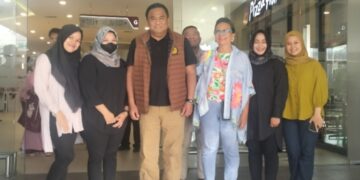 Foto bersama Rachmat Gobel, Christine Hakim, dan Rachmatiyah Deu.