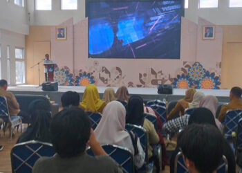 Kepala Kantor Balai Bahasa Provinsi Gorontalo, Ahmad Nawari, saat menyampaikan sambutan dalam kegiatan Taklimat Media yang digelar di Kantor Balai Bahasa Gorontalo, Senin (23/12/2024). Foto : Lukman.