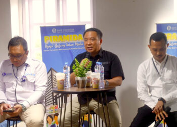 Kepala Kantor Perwakilan Bank Indonesia (KPwBI) Provinsi Gorontalo, Dian Nugraha (tengah) bersama Deputi KPwBI, Ciptoning Suryo Condro (kacamata), dan Muhammad Ikhroni, pada kegiatan PIRAMIDA. Foto : Lukman/mimoza.tv