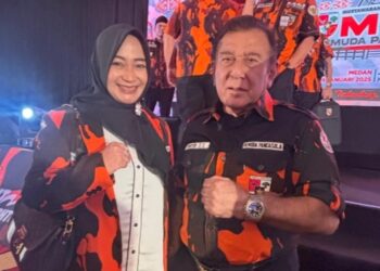 Foto bersama Ketua MPW Srikandi Pemuda Pancasila Provinsi Gorontalo bersama Ketua Umum Pemuda Pancasila, Japto Soerjosoemarno.