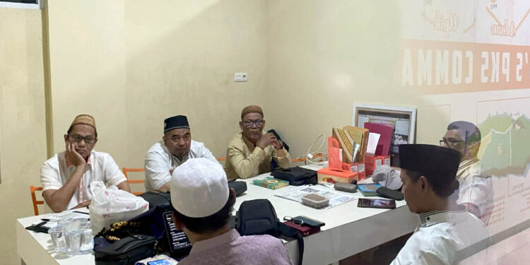 Suasana rapat klarifikasi Petinggi DPTW PKS Gorontalo dengan Ketua Fraksi PKS DPRD Provinsi Gorontalo dengan, Senin (10/3) malam, di Ruangan Kantor DPTW PKS Gorontalo.