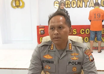 Kapolresta Kombespol Ade Permana, saat memberikan keterangan pers terkait kasus kekerasan seksual terhadap anak kandung.