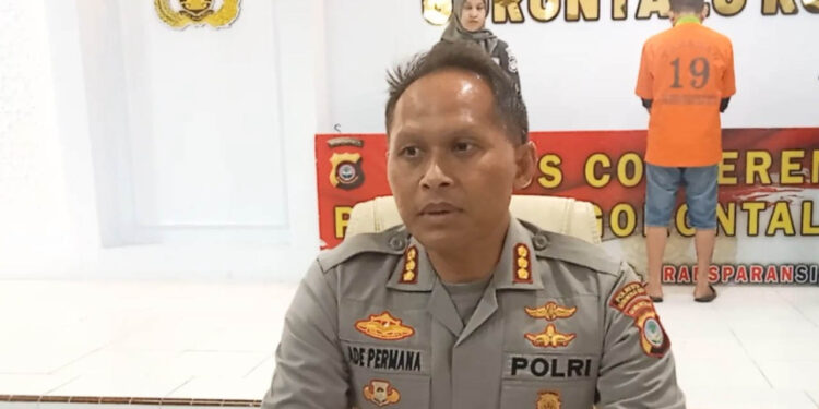 Kapolresta Kombespol Ade Permana, saat memberikan keterangan pers terkait kasus kekerasan seksual terhadap anak kandung.