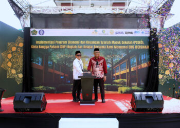 Kantor Perwakilan Bank Indonesia (KPwBI) Provinsi Gorontalo bekerja sama dengan Kantor Wilayah Kementerian Agama Provinsi Gorontalo resmi meluncurkan tiga program literasi keuangan untuk madrasah, yakni Program Ekonomi Keuangan Syariah Masuk Sekolah (POSKO), Cinta Bangga Paham Rupiah (CBP Rupiah), dan Belajar Bersama Kami Mengenal QRIS (BERSINAR), Jumat (2/5/2025).