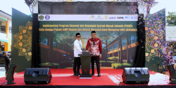 Kantor Perwakilan Bank Indonesia (KPwBI) Provinsi Gorontalo bekerja sama dengan Kantor Wilayah Kementerian Agama Provinsi Gorontalo resmi meluncurkan tiga program literasi keuangan untuk madrasah, yakni Program Ekonomi Keuangan Syariah Masuk Sekolah (POSKO), Cinta Bangga Paham Rupiah (CBP Rupiah), dan Belajar Bersama Kami Mengenal QRIS (BERSINAR), Jumat (2/5/2025).