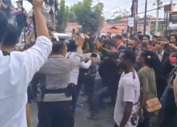 Aksi demo yang berakhir ricuh di Polda Gorontalo.