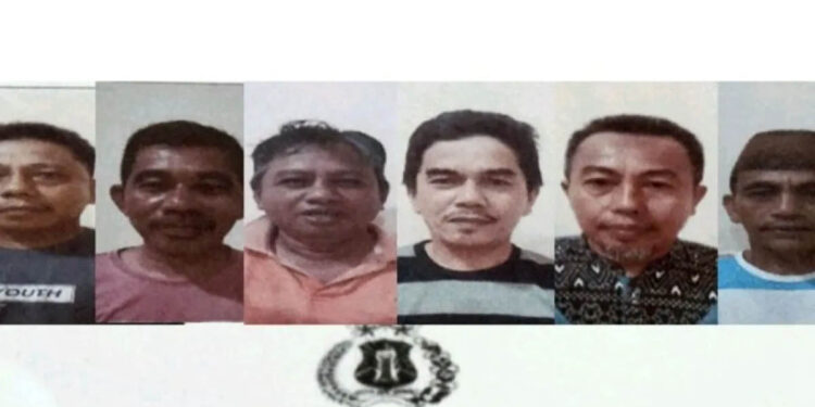 Wajah enam kepala desa di Kabupaten Gorontalo Utara kini menjadi buronan setelah ditetapkan sebagai tersangka dalam kasus dugaan politik uang pada Pemungutan Suara Ulang (PSU) Pilkada 2024. Foto: Istimewa.