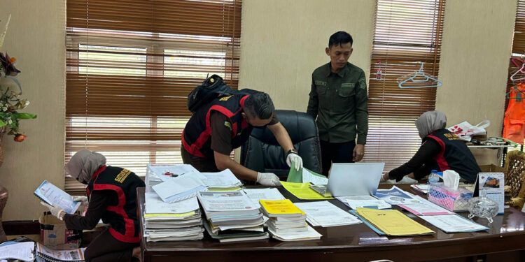 Satuan Khusus Pemberantasan Tindak Pidana Korupsi Kejaksaan Negeri Gorontalo Utara (Kejari Gorut) bergerak cepat mengusut dugaan tindak pidana korupsi dalam proyek Pembangunan Masjid Blok Plan Kabupaten Gorontalo Utara tahun anggaran 2022.