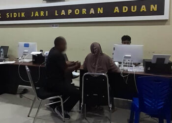 Keluarga, saat membuat laporan di ruang pelayanan Polres Bone Bolango, Gorontalo. Laporan tersebut terkait dugaan tindak asusila yang melibatkan oknum aparat kepolisian. (Foto: Istimewa)