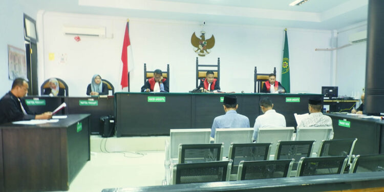 Pengadilan Tindak Pidana Korupsi (Tipikor) dan Hubungan Industrial (PHI) Gorontalo, Rabu (14/5/2025), menggelar sidang perdana perkara dugaan korupsi proyek pembangunan Kanal Banjir Tanggidaa, Kota Gorontalo. Foto: Lukman.