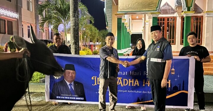 Penyerahan hewan qurban dari RG ke Kapolda dan Kejati Gorontalo.