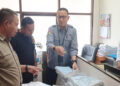 Tim Khusus dari Kejati Gorontalo saat melakukan penggeledahan.
