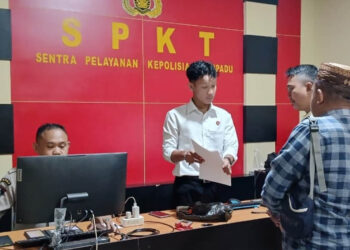 Setelah dua tahun menunggu kejelasan pembayaran pesangon usai Pemutusan Hubungan Kerja (PHK) sepihak, Uneng Abdullah akhirnya mengambil langkah tegas. Mantan security di Yayasan Pengembangan Ilmu Pengetahuan dan Teknologi (YPIPT) Ichsan Gorontalo ini melayangkan laporan pengaduan langsung kepada Kepala Kepolisian Daerah (Kapolda) Gorontalo, Senin (23/6/2025).