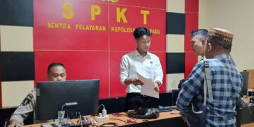 Setelah dua tahun menunggu kejelasan pembayaran pesangon usai Pemutusan Hubungan Kerja (PHK) sepihak, Uneng Abdullah akhirnya mengambil langkah tegas. Mantan security di Yayasan Pengembangan Ilmu Pengetahuan dan Teknologi (YPIPT) Ichsan Gorontalo ini melayangkan laporan pengaduan langsung kepada Kepala Kepolisian Daerah (Kapolda) Gorontalo, Senin (23/6/2025).