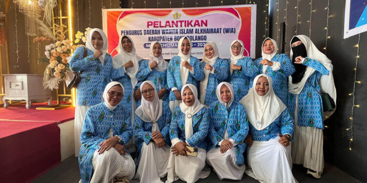 Foto bersama pengurus Wanita Islam Alkhairaat (WIA) tingkat provinsi dan kabupaten/kota se-Gorontalo.