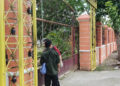 Suasana di depan rumah mantan Wali Kota Gorontalo.