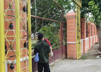 Suasana di depan rumah mantan Wali Kota Gorontalo.