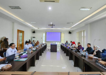 Suasana rapat dengan pendapat Pansus Kelapa Sawit DPRD Provinsi Gorontalo dengan BPKP dan BPK, Senin (21/7/2025).
