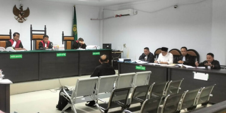 Dua ahli hadir di Pengadilan Tipikor Gorontalo, menegaskan: “Bantuan sosial yang diterima utuh, bukan korupsi.” Sidang digelar Jumat (4/7/2025) dengan perhatian publik terus menguat. (Foto: mimoza.tv)
