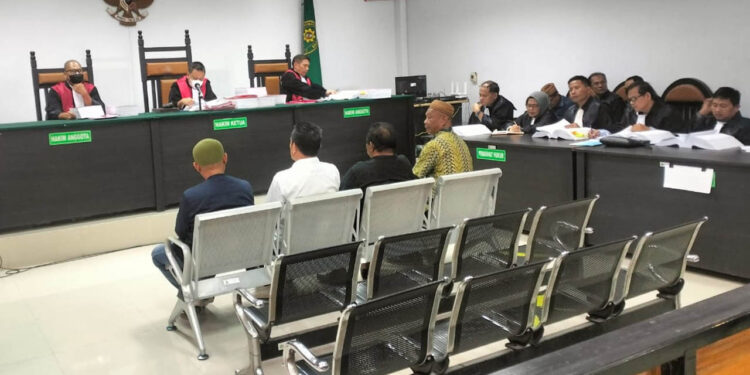 Suasana sidang lanjutan kasus dugaan korupsi proyek peningkatan Jalan Samaun Pulubuhu, Kabupaten Gorontalo, yang digelar di Pengadilan Tipikor dan PHI Gorontalo, Kamis (3/7/2025). Foto: Lukman/mimoza.tv.