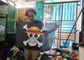 Pesanan bendera bergambar tokoh bajak laut anime Jepang One Piece melonjak diterima pelaku usaha konfeksi di Desa Jati, Kecamatan Jaten, Karanganyar. Foto diambil Sabtu (2/8/2025). (Solopos/Indah Septiyaning Wardani)