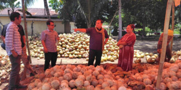 Anggota ORI Yeka Hendra Fatika (kemeja biru) saat melakukan kunjungan kerja  di Gorontalo, Kamis (11/9/2025). Foto: ORI.