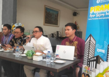 Kepala Perwakilan BI Provinsi Gorontalo, Bambang Satya Permana (kemeja putih) saat memberikan sambutan pada kegiatan Ngopi bareng Insan Media (Piramida) di salah satu resto di Kota Gorontalo, Jumat (26/9/2025). Foto: Lukman/mimoza.tv