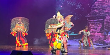Penampilan Sanggar Tari Candra Waskhita di ajang Indonesian Cultural Night 2025 yang digelar oleh KBRI Bangkok di KBank Siam-Pic Ganesha Theatre, Bangkok, Thailand, Minggu (14/9/2025). Foto: Koleksi Sanggar Tari Candra Waskitha.