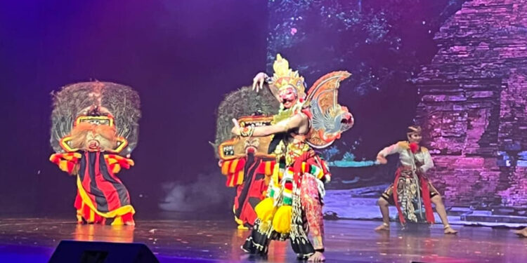 Penampilan Sanggar Tari Candra Waskhita di ajang Indonesian Cultural Night 2025 yang digelar oleh KBRI Bangkok di KBank Siam-Pic Ganesha Theatre, Bangkok, Thailand, Minggu (14/9/2025). Foto: Koleksi Sanggar Tari Candra Waskitha.