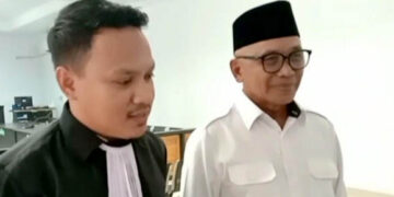 Darwis Moridu didampingi kuasa hukumnya Donal Taliki, SH. (Foto: Istimewa).