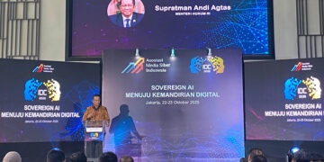 Menteri Hukum dan HAM Supratman Andi Agtas saat memberikan sambutan dalam Indonesia Digital Conference (IDC) 2025 yang digelar Asosiasi Media Siber Indonesia (AMSI) di The Hub Sinarmas Land, Jakarta, Rabu (22/10/2025). Foto: AMSI.