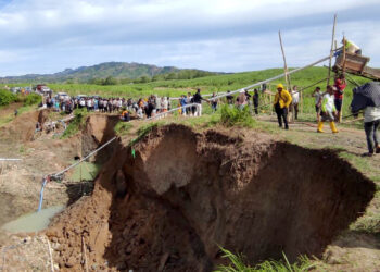 Operasi penertiban PETI di Desa Saripi Kecamatan Paguyaman Kabupaten Boalemo oleh tim gabungan Ditreskrimsus Polda Gorontalo, Polres Boalemo, Polsek Paguyaman dan TNI. Foto: Gorontalo Post.