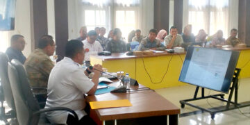 Rapat yang mempertemukan Dirjen Perkebunan Kementerian Pertanian RI, PT Pabrik Gula (PG) Gorontalo, Asosiasi Petani Tebu Rakyat Indonesia (APTRI), dan jajaran Forkopimda Provinsi Gorontalo di Rumah Jabatan Gubernur, Kamis (2/10/2025). Foto: Lukman/mimoza.tv.