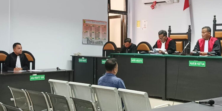 Majelis Hakim Pengadilan Tipikor Gorontalo menjatuhkan vonis empat tahun penjara kepada Hasan Adam alias Ukin, terdakwa dalam perkara korupsi Kredit Usaha Rakyat (KUR) fiktif pada PT Bank Rakyat Indonesia (Persero) Tbk Unit Kwandang, Kabupaten Gorontalo Utara.