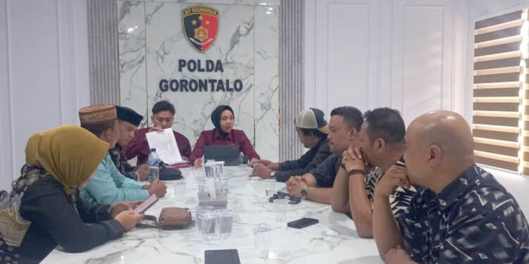 Mediasi antara Kadek Sugiarta dan ZA,di Mapolda Gorontalo, Kamis (4/12/2025). Foto: Jurnalis Gorontalo.