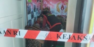Pada 8 Oktober 2025, tim penyidik melakukan penggeledahan di kantor Sekretariat KONI Provinsi Gorontalo, dan mengamankan sejumlah dokumen penting sebagai barang bukti.