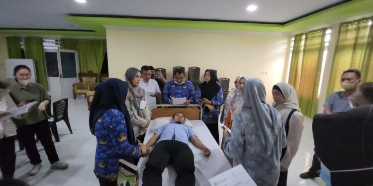 Simulasi cegah stroke di RS Aloei Saboe, Kota Gorontalo.