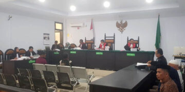 Suasana persidangan perkara dugaan korupsi Dana Hibah LPTQ Pohuwato di Pengadilan Tipikor Gorontalo, Rabu (18/2/2026). Dalam sidang tersebut, saksi ahli dari Inspektorat Daerah Kabupaten Pohuwato, Mardi Mopangga, SE., MM., sempat memberikan keterangan sebelum dinyatakan meninggal dunia.