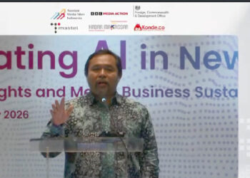 Ketua Umum Aliansi Media Siber Indonesia (AMSI), Wahyu Dhyatmika, saat memberikan sambutan dalam diskusi bertajuk Navigating AI in Newsroom: Research Insights and Media Business Sustainability yang digelar di Jakarta, Jumat (20/2/2026).