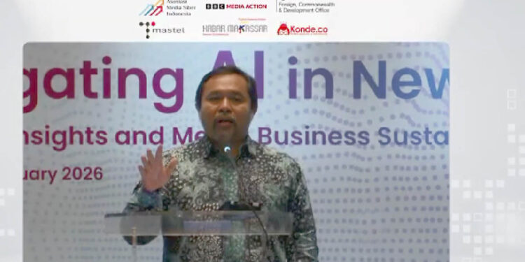 Ketua Umum Aliansi Media Siber Indonesia (AMSI), Wahyu Dhyatmika, saat memberikan sambutan dalam diskusi bertajuk Navigating AI in Newsroom: Research Insights and Media Business Sustainability yang digelar di Jakarta, Jumat (20/2/2026).