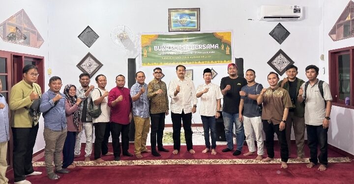 Foto bersama Kepala Kejaksaan Negeri Bone Bolango, Feddy Hantyo Nugroho, S.H., M.H., bersama wartawan.