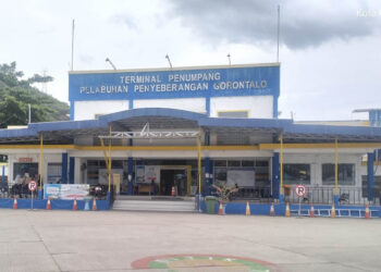 Suasana di Terminal Penumpang Pelabuhan Penyeberangan Gorontalo. Foto: Lukman/mimoza.tv.