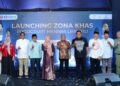 Ketua Komisi I DPRD Bone Bolango Rakhmatiyah Deu (kedua dari kiri, baju merah) berpose bersama sejumlah pejabat dan tokoh daerah saat menghadiri Launching Zona KHAS (Kuliner Halal, Aman, dan Sehat) di Foodcourt Menara Limboto, Kabupaten Gorontalo, Sabtu (14/3/2026). Kawasan kuliner ini menjadi Zona KHAS kedua di Gorontalo yang dibina oleh Bank Indonesia untuk mendorong penguatan UMKM kuliner halal di daerah.