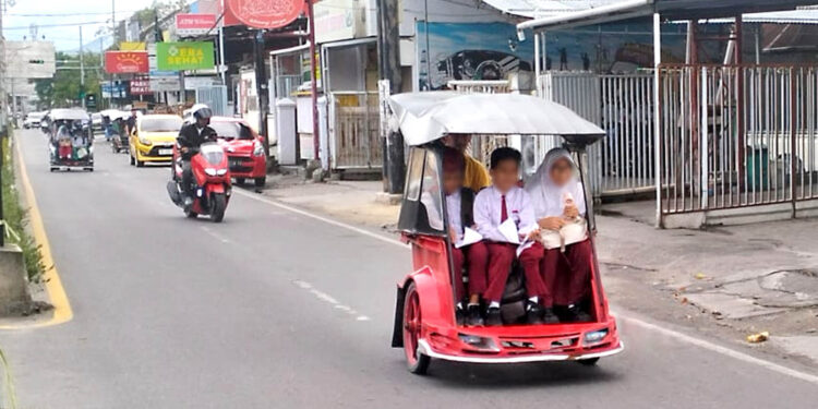 Bentor di Kota Gorontalo. Foto: Lukman/mimoza.tv.