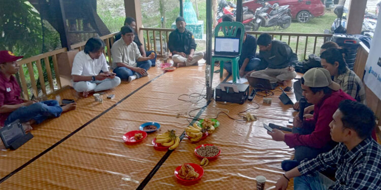 Asosiasi Media Siber Indonesia (AMSI) Wilayah Gorontalo saat menggelar diskusi strategis bertajuk hak cipta karya visual dan konten jurnalistik di Wombohe Jurnalis, sekretariat AMSI Gorontalo, Rabu (29/4/2026).. Foto: Dokumentasi AMSI Gorontalo