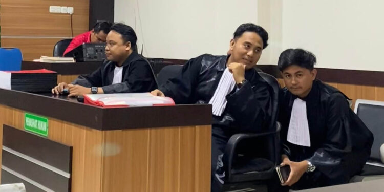 Kuasa hukum penggugat dari MFG & Partners Law Firm, yakni Muhamad Fadly Gella, Moh. Qudrat Malapu, dan Moh. Sulistiyo Hasania.
