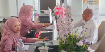Kepala Dinas Pendidikan Kabupaten Gorontalo Utara, Dr. Irwan Abudi Usman, M.Pd, saat berada di gedung PTSP Kejati Gorontalo, Rabu (15/4/2026). Foto: Lukman/mimoza.tv.